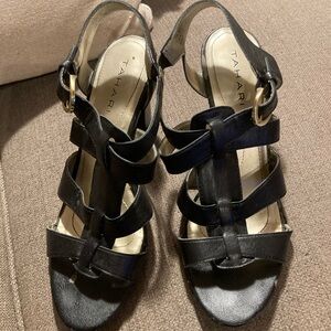 Tahari strappy 4” heel shoes 7.5 M Black